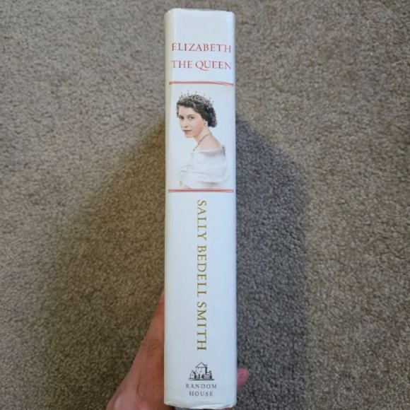 4/$40 Elizabeth the Queen: The Life of a Modern Monarch - Hardcover - Picture 3 of 6